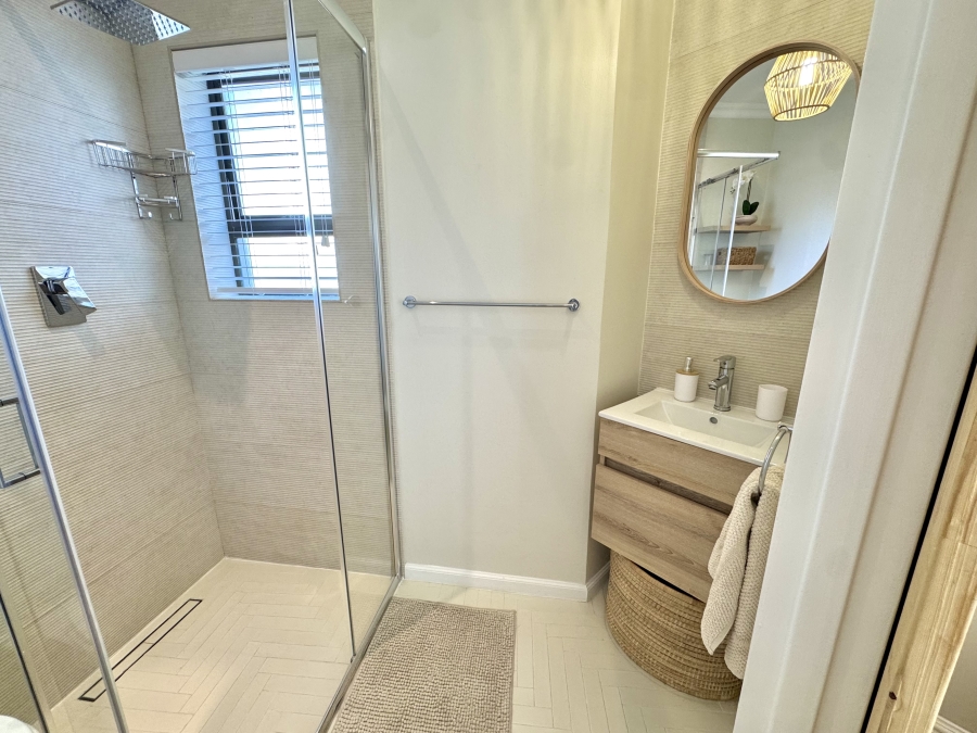 3 Bedroom Property for Sale in Waves Edge Western Cape